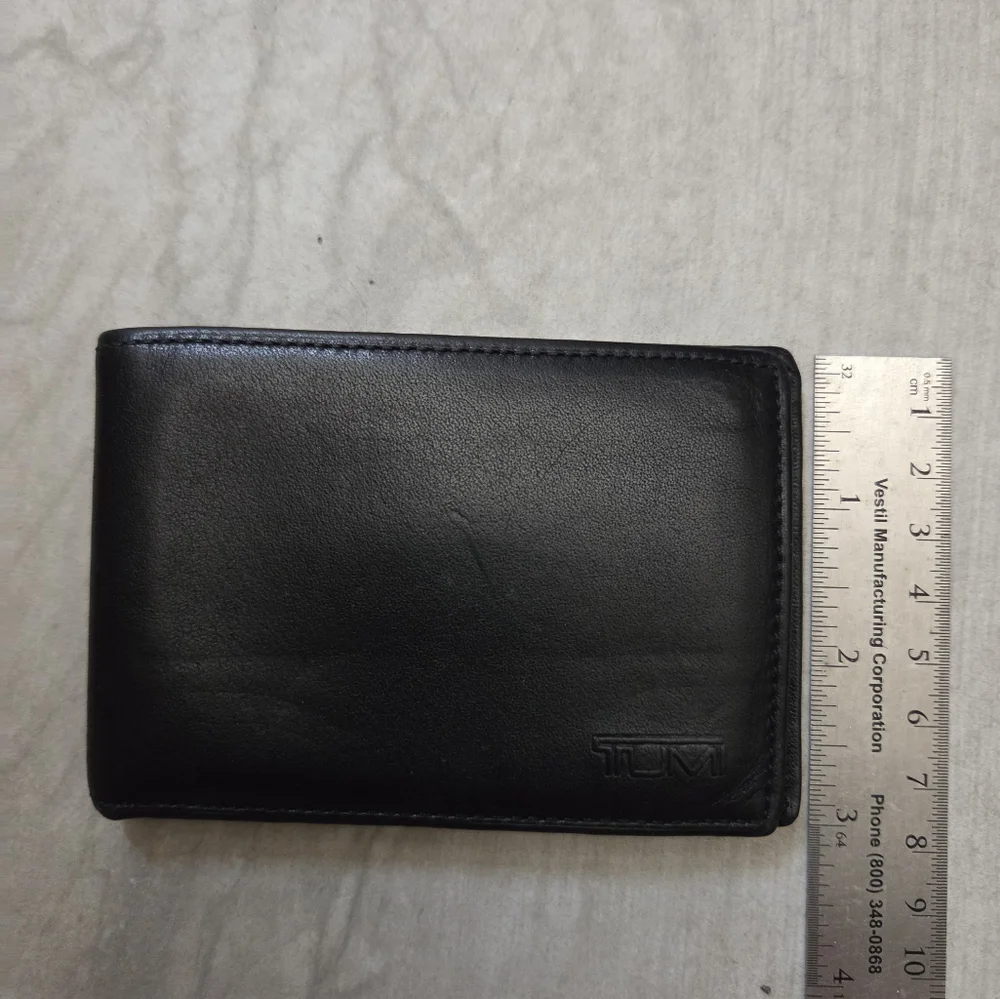 Like New TUMI Slim Bifold Soft Black Leather Wallet